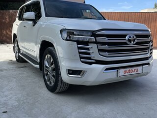 2022 Toyota Land Cruiser 300 Series, белый, 11700000 рублей, вид 3