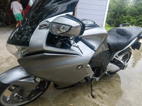 2011 Honda VFR 1200, серебристый, 750000 рублей, вид 4