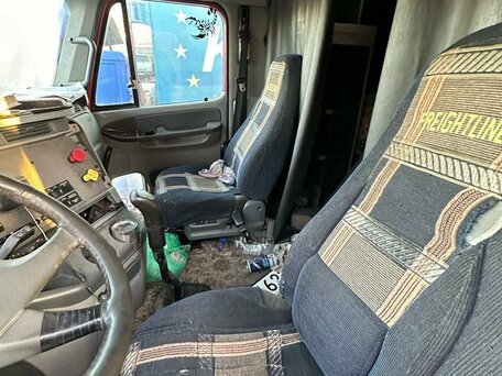 2003 Freightliner Columbia, красный, 1250000 рублей, вид 2