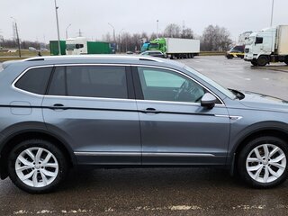 2018 Volkswagen Tiguan Allspace II, серый, 2490000 рублей, вид 4
