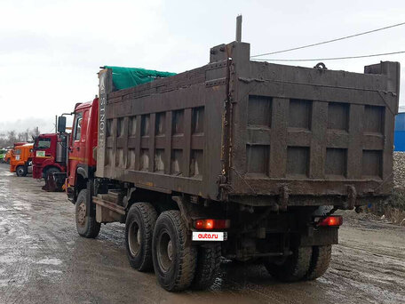 2022 Sinotruk Howo ZZ3327, красный, 3642500 рублей, вид 4