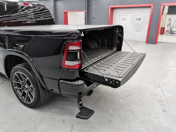 2019 Ram 1500 Crew Cab V, чёрный - вид 5