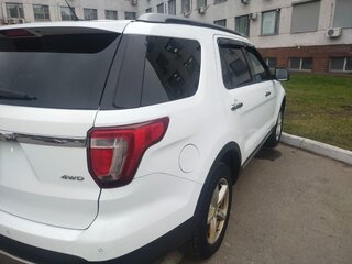 2016 Ford Explorer V Рестайлинг, белый, 2310000 рублей, вид 4