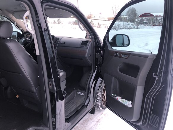 2012 Volkswagen Multivan T5 Рестайлинг, чёрный, 3650000 рублей - вид 20