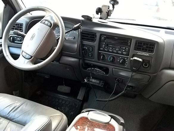 2000 Ford Excursion, чёрный - вид 2