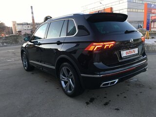 2021 Volkswagen Tiguan II Рестайлинг, чёрный, 4700000 рублей, вид 3
