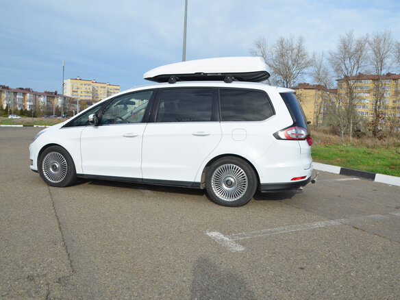 2017 Ford Galaxy III, белый, 4000000 рублей - вид 8