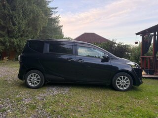 2018 Toyota Sienta II, чёрный, 1480000 рублей, вид 4
