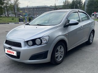 2013 Chevrolet Aveo II, серебристый, 465000 рублей, вид 1