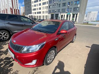 2013 Kia Rio 5-speed III, красный, 700000 рублей, вид 1