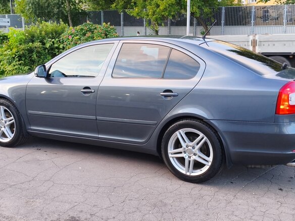 2011 Skoda Octavia DSG7 II (A5) Рестайлинг, серый, 870000 рублей - вид 12
