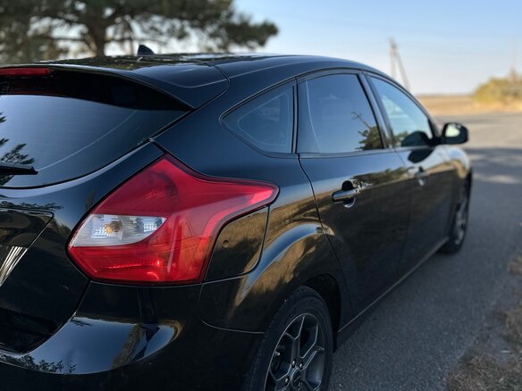 2011 Ford Focus III, чёрный, 830000 рублей - вид 2