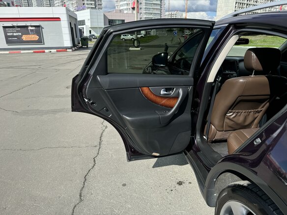 2011 Infiniti FX37 II (S51) Рестайлинг, коричневый, 2500000 рублей - вид 13