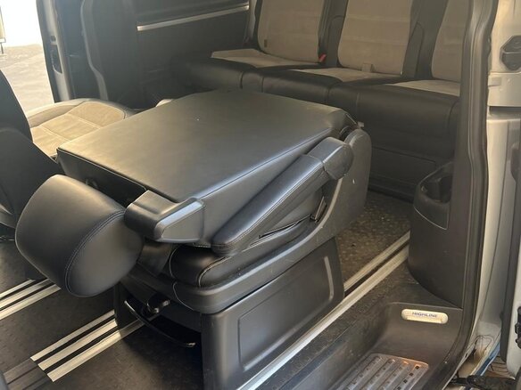 2016 Volkswagen Multivan T6, серебристый, 3850000 рублей - вид 18