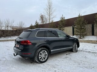2013 Volkswagen Touareg II, серый, 2500000 рублей, вид 3