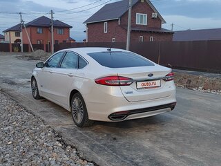 2016 Ford Fusion (North America) II Рестайлинг, белый, 1850000 рублей, вид 3