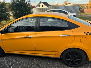 2016 Hyundai Solaris I Рестайлинг, жёлтый, 700000 рублей, вид 5