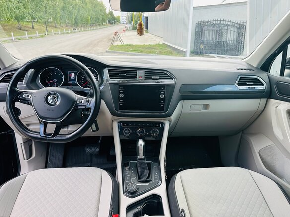 2017 Volkswagen Tiguan II, чёрный, 2200000 рублей - вид 7