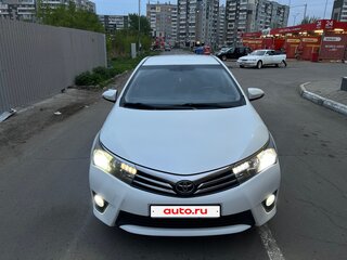 2014 Toyota Corolla XI (E160, E170, E180), белый, 1450000 рублей, вид 2
