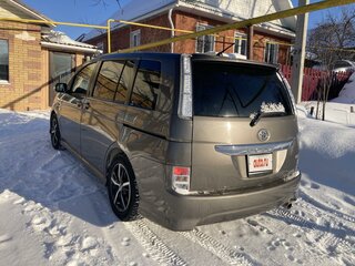 2013 Toyota ISis I Рестайлинг, коричневый, 1700000 рублей, вид 3