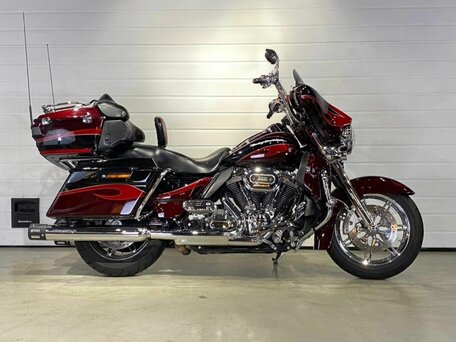 2013 Harley-Davidson CVO Limited, красный, 1990000 рублей, вид 2