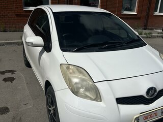 2008 Toyota Vitz II (XP90), белый, 480000 рублей, вид 3