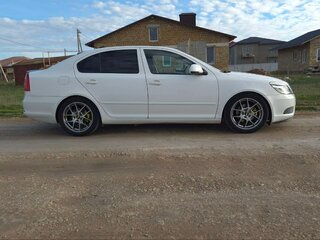 2011 Skoda Octavia II (A5) Рестайлинг, белый, 980000 рублей, вид 4