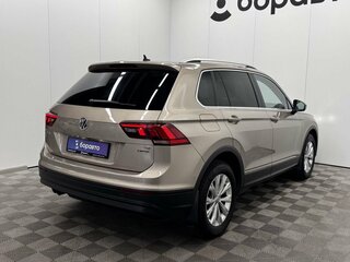 2017 Volkswagen Tiguan II, бежевый, 2100000 рублей, вид 4