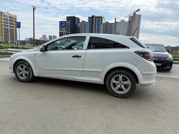 2009 Opel Astra GTC H Рестайлинг, белый, 335000 рублей - вид 13