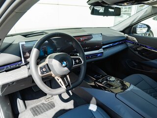 2025 BMW 5 серии Long 530Li VIII (G60/G61/G68), чёрный, 9190000 рублей, вид 2