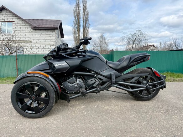 2018 BRP Can-Am Spyder, чёрный, 1550000 рублей - вид 1