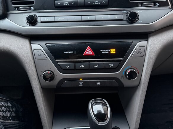 2016 Hyundai Elantra VI (AD), синий, 980000 рублей - вид 13
