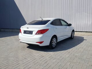 2016 Hyundai Solaris I Рестайлинг, белый, 920000 рублей, вид 4
