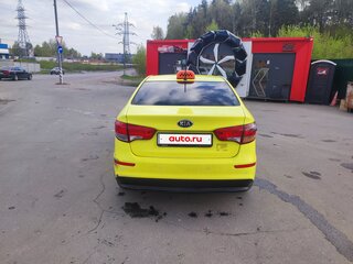 2016 Kia Rio III Рестайлинг, жёлтый, 850000 рублей, вид 3