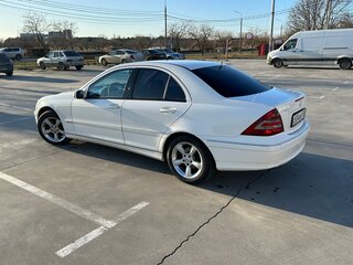 2004 Mercedes-Benz C-Класс 230 II (W203) Рестайлинг, белый, 850000 рублей, вид 4