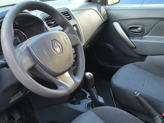 2015 Renault Logan II, белый, 520000 рублей, вид 2