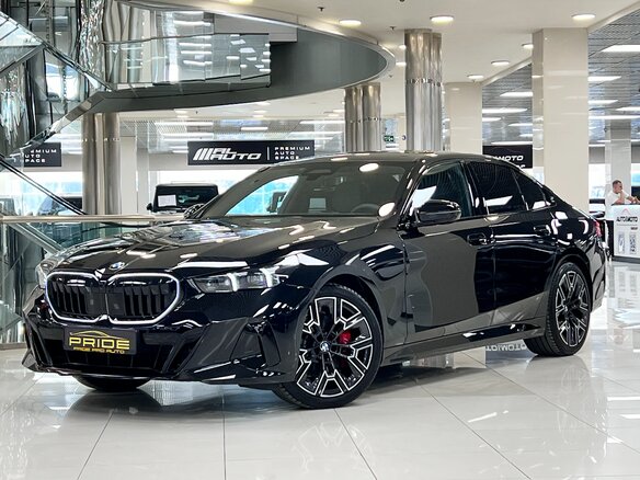 2025 BMW 5 серии 530i xDrive VIII (G60/G61/G68), чёрный, 9300000 рублей - вид 1