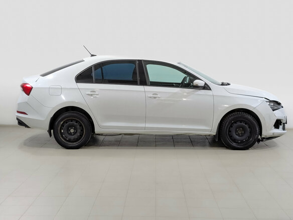 2021 Skoda Rapid II, белый - вид 3