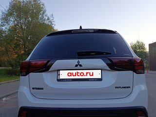 2017 Mitsubishi Outlander III Рестайлинг 2, белый, 1800000 рублей, вид 5