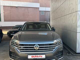 2018 Volkswagen Touareg III, серый, 4800000 рублей, вид 2