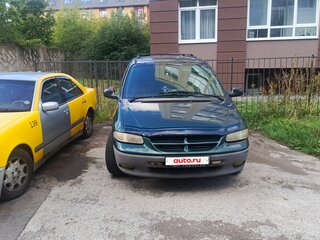 1997 Chrysler Voyager III, зелёный, 300000 рублей, вид 2