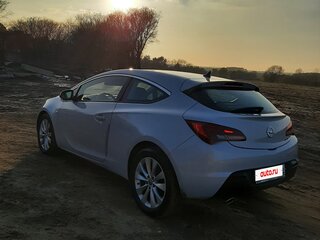 2014 Opel Astra GTC J Рестайлинг, белый, 1150000 рублей, вид 4