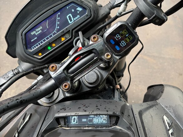 2022 Bajaj Dominar 400, чёрный, 300000 рублей - вид 8