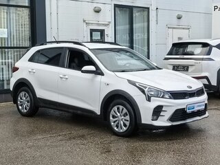 2021 Kia Rio X IV Рестайлинг, белый, 1570000 рублей, вид 3