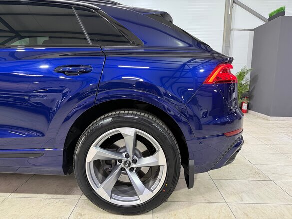 2019 Audi Q8 45 TDI I (4M), синий, 6290000 рублей - вид 18
