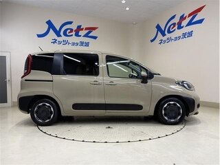 2022 Toyota Sienta III, бежевый, 1330000 рублей, вид 3