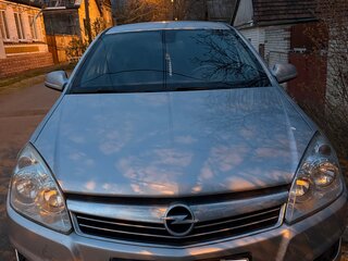2011 Opel Astra H Рестайлинг, серебристый, 800000 рублей, вид 1