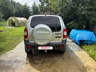 2010 Chevrolet Niva I Рестайлинг, серебристый, 465000 рублей, вид 3