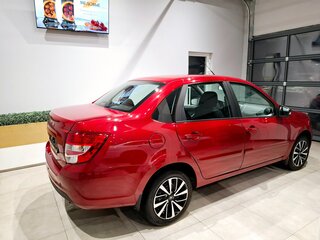 2026 Lada (ВАЗ) Granta I Рестайлинг, красный, 1334500 рублей, вид 2