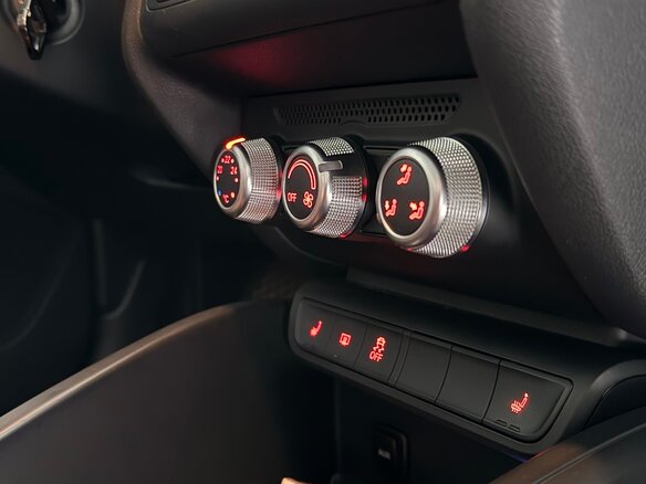 2011 Audi A1 I (8X), коричневый, 900000 рублей - вид 14
